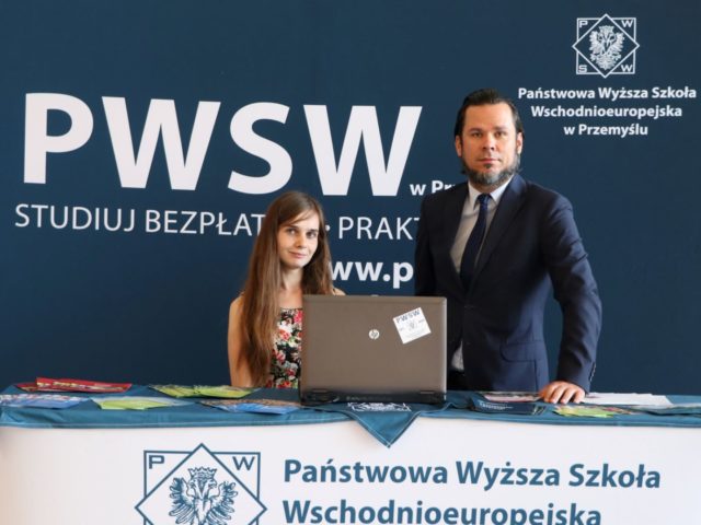 Uruchomiliśmy punkt rekrutacyjny w Galerii Sanowej!