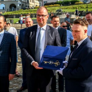 Na zdjęciu władze PANS w Przemyślu, Prezydent Przemyśla - Wojciech Bakun, oraz Przewodniczący Uczelnianej Rady Samorządu Studenckiego