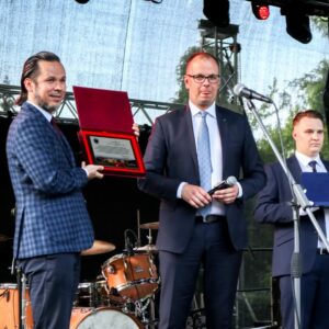 Na zdjęciu Rektor PANS w Przemyślu - dr Paweł Trefler, Prezydent Przemyśla - Wojciech Bakun, oraz Przewodniczący Uczelnianej Rady Samorządu Studenckiego