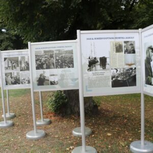 Wystawa plenerowa poświęcona Henrykowi Jaskule (plansze informacyjne)