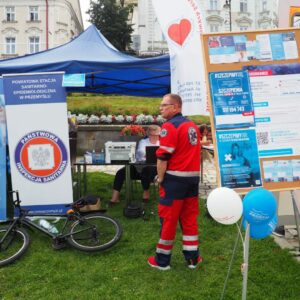 Na zdjęciu ratownik medyczny