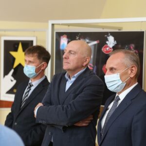 Goście zgromadzeni na otwarciu Centrum Sztuk Projektowych