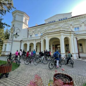 Zdjęcie grupowe pod Pałacem Lubomirskich