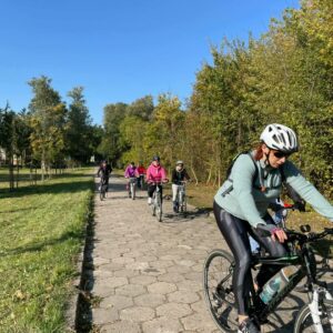 Uczestnicy pierwszego rajdu rowerowego PANS w trasie