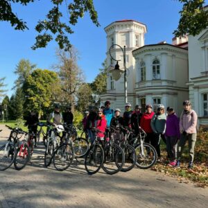 Zdjęcie grupowe pod Pałacem Lubomirskich