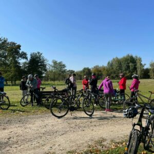 Uczestnicy pierwszego rajdu rowerowego PANS w trasie