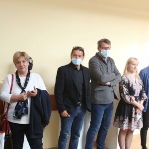 Goście zgromadzeni na otwarciu Centrum Sztuk Projektowych