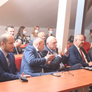 Goście zgromadzeni na otwarciu Centrum Sztuk Projektowych