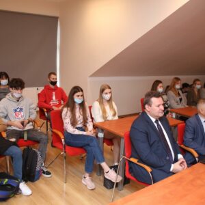 Goście zgromadzeni na otwarciu Centrum Sztuk Projektowych