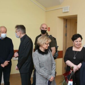 Goście zgromadzeni na otwarciu Centrum Sztuk Projektowych