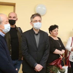 Goście zgromadzeni na otwarciu Centrum Sztuk Projektowych