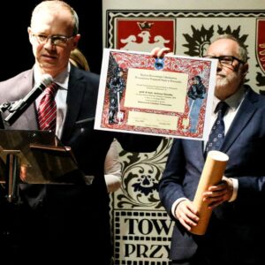Pan Marcin Marynowski w trakcie przemówienia