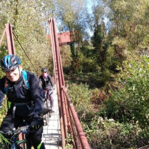 Uczestnicy pierwszego rajdu rowerowego PANS w trasie