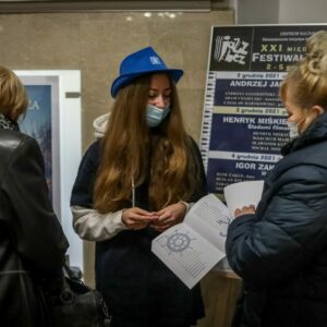 Studentki PANS w Przemyślu witające gości