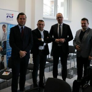 Od lewej: dr Paweł Trefler, prof. PANS, Mariusz Sidor, Wojciech Bakun, dr Sławomir Solecki