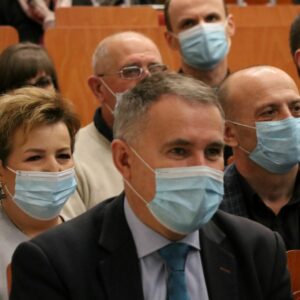 Uczestnicy spotkania w auli (widok na publiczność, zbliżenie)