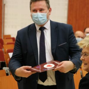 Dr Solecki odbiera gratulacje od gości (p. A. Zasadny)