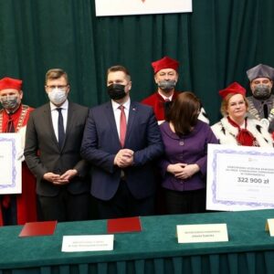 Rektorzy podkarpackich uczelni zawodowych z Ministrem Edukacji i Nauki Przemysławem Czarnkiem