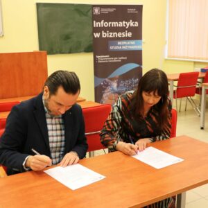 Od lewej: dr Paweł Trefler, prof. PANS - rektor Uczelni, dr inż. Wioletta Tomaszewska-Górecka - dyrektor Instytutu Nauk Technicznych
