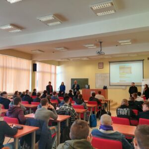 otwarcie konkursu, przywitanie wszystkich uczniów oraz opiekunów ze szkół średnich