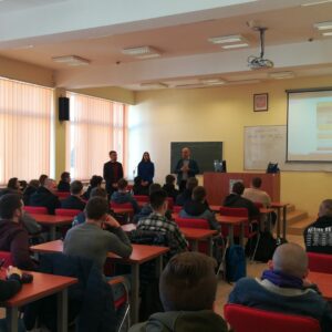 otwarcie konkursu, przywitanie wszystkich uczniów oraz opiekunów ze szkół średnich