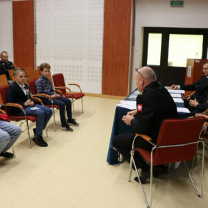 Uczestnicy turnieju odpowiadają na pytania
