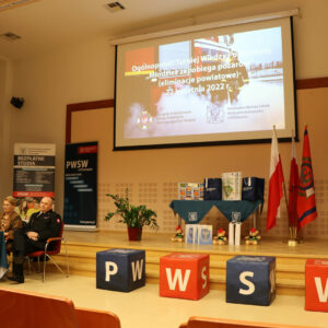 Pan Witold Kazienko w trakcie przemówienia