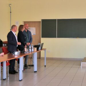 od prawej: przedstawiciel warszawskiej firmy HTC – Pan Michał Hryniewicz, Pani Katarzyna Skowrońska z firmy ASSECO POLAND S.A., przedstawiciel warszawskiej firmy HTC – Pan Sebastian Trojanowski