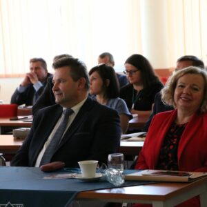 od lewej: dr Sławomir Solecki - Prorektor ds. rozwoju i współpracy, Wicemarszałek Województwa Podkarpackiego - Ewa Draus