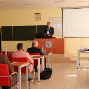 dr inż. Tomasz Dróżdż, prof. URK - w trakcie prelekcji