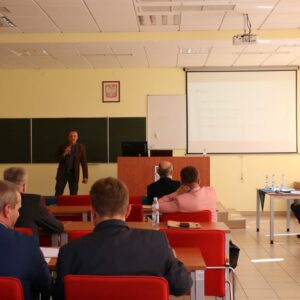 dr inż. Piotr Nawara - w trakcie prelekcji