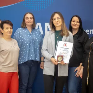 Studentki należące do Kropelinka wraz z Kierownikiem Zakładu Pielęgniarstwa dr n. med. Edytą Guty, prof. PANS oraz Opiekunem Koła - dr Bożeną Majchrowicz (z prawej)