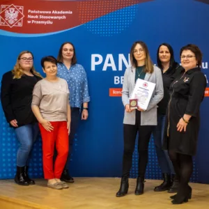 Studentki należące do Kropelinka wraz z Kierownikiem Zakładu Pielęgniarstwa dr n. med. Edytą Guty, prof. PANS oraz Opiekunem Koła - dr Bożeną Majchrowicz (z prawej)