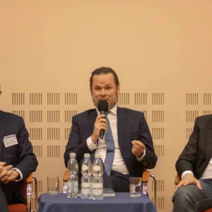 dyskutnaci, od lewej: T. Dziumak, P. Trefler, J. Kubrak