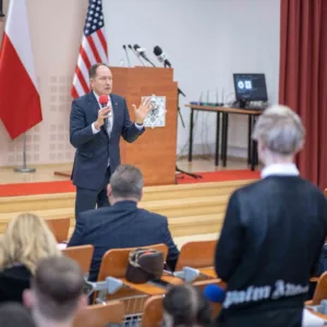 Ambasador odpowiada na pytania studentów