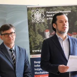 otwarcie konkursu przez rektora dr. Pawła Treflera, prof. PANS (po prawej)