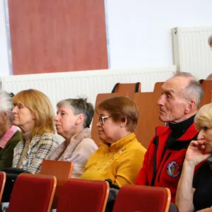 widok na aulę, goście słuchają prelekcji