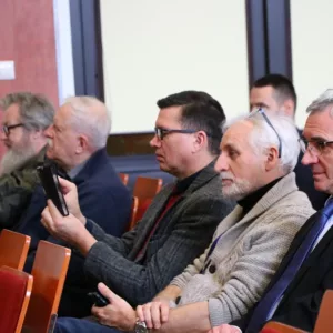 widok na aulę, goście słuchają prelekcji