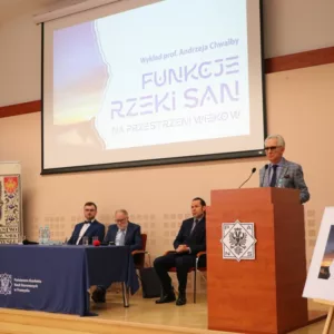 prof. dr hab. Andrzej Chwalba w trakcie prelekcji
