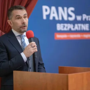 Dr R. Oliwa rozpoczyna sesję Q&A