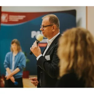 Prezydenta Miasta Przemyśla Wojciech Bakun w towarzystwie organizatorek Agaty Bluj i Magdaleny Pardel-Trefler