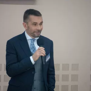 prorektor ds. studenckich dr Robert Oliwa w trakcie przemówienia