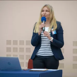 dr Ewelina Mitera podczas wystąpienia