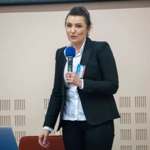 dr Katarzyna Szmyd podczas wystąpienia