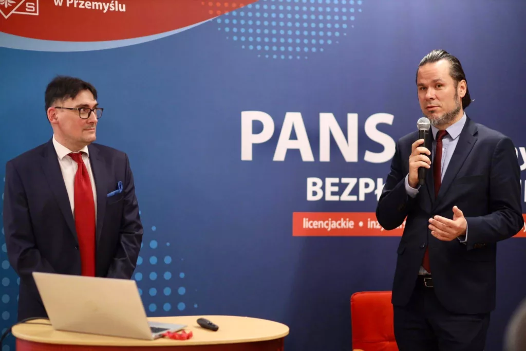O aspiracjach i planach edukacyjnych maturzystów szkół ponadpodstawowych Przemyśla i dawnego woj. przemyskiego – prezentacja najnowszych wyników badań przeprowadzonych przez PANS w Przemyślu