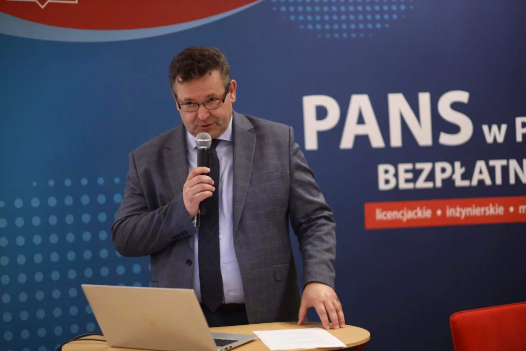 O aspiracjach i planach edukacyjnych maturzystów szkół ponadpodstawowych Przemyśla i dawnego woj. przemyskiego – prezentacja najnowszych wyników badań przeprowadzonych przez PANS w Przemyślu