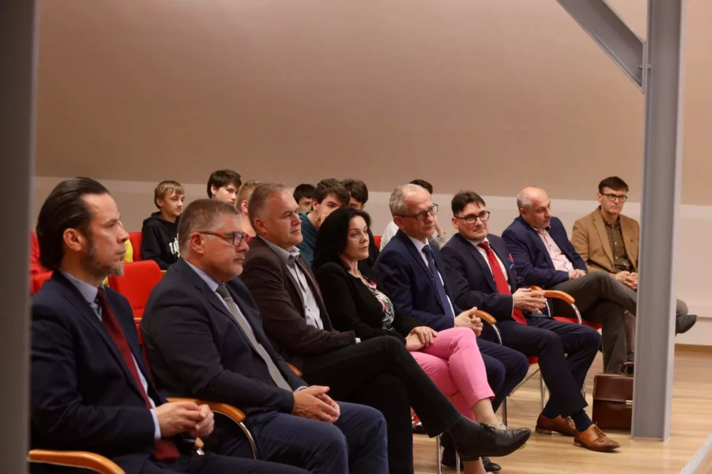 O aspiracjach i planach edukacyjnych maturzystów szkół ponadpodstawowych Przemyśla i dawnego woj. przemyskiego – prezentacja najnowszych wyników badań przeprowadzonych przez PANS w Przemyślu