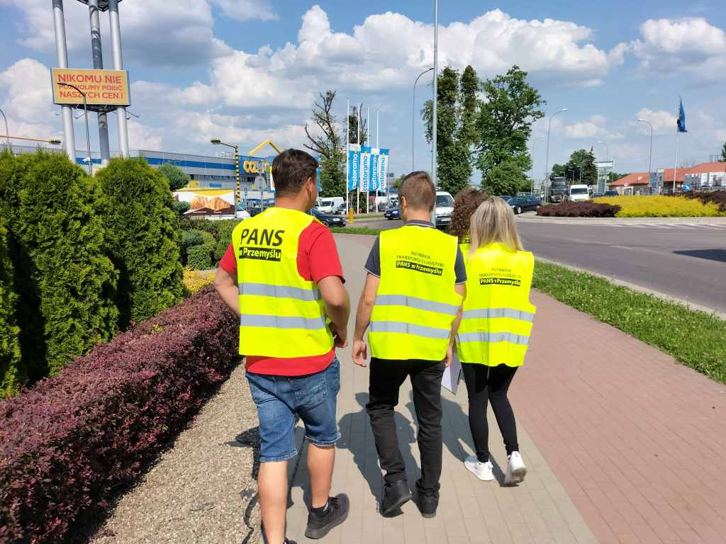 Pomiar ruchu pojazdów – praktyczne ćwiczenia na inżynierii transportu i logistyki