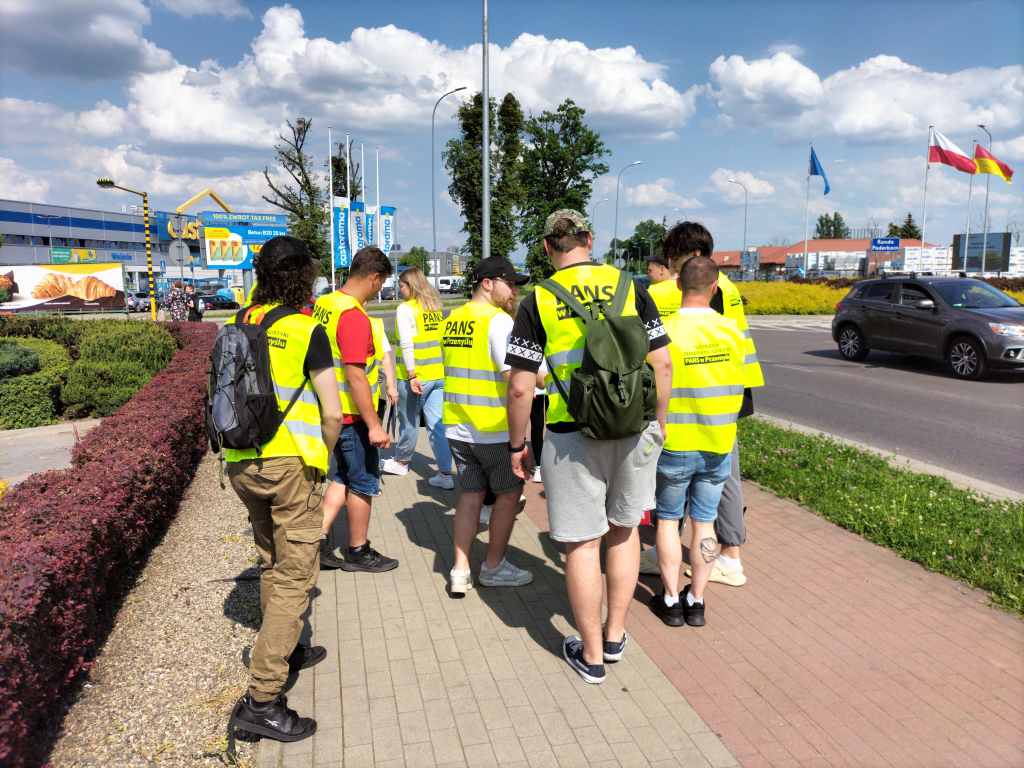 Pomiar ruchu pojazdów – praktyczne ćwiczenia na inżynierii transportu i logistyki