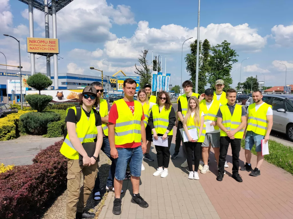 Pomiar ruchu pojazdów – praktyczne ćwiczenia na inżynierii transportu i logistyki